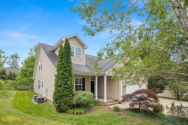 Building Photo - Spacious House in Hadley Park