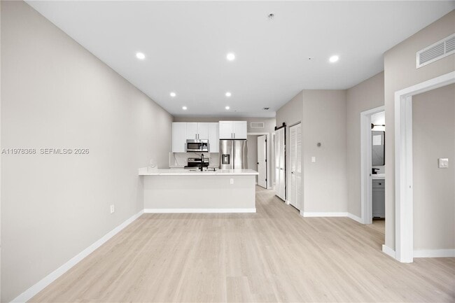 Building Photo - 630 NE 166th St