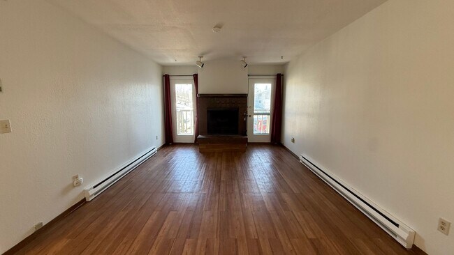 Building Photo - A quaint (2) Bed, (1) Bath unit with mountain views!