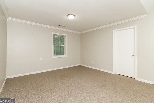Building Photo - 1620 Sir Galahad Dr SW