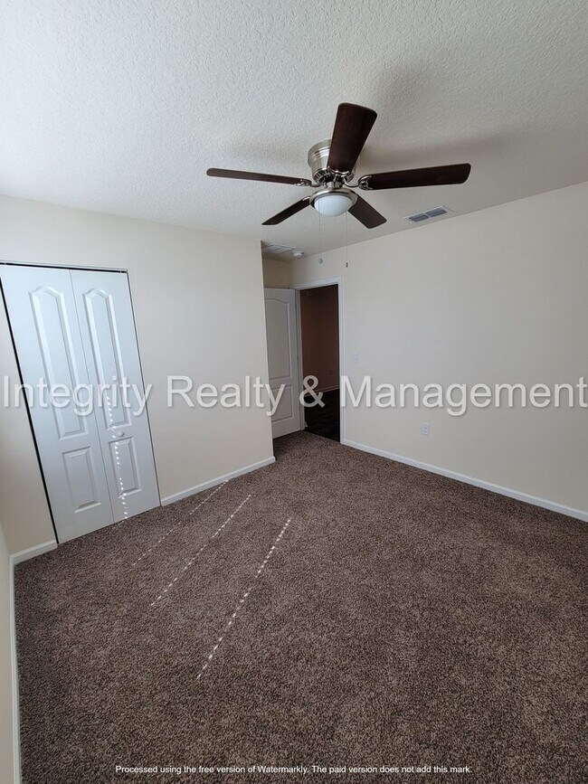 Building Photo - Newer 4 Br, 2 Bath home