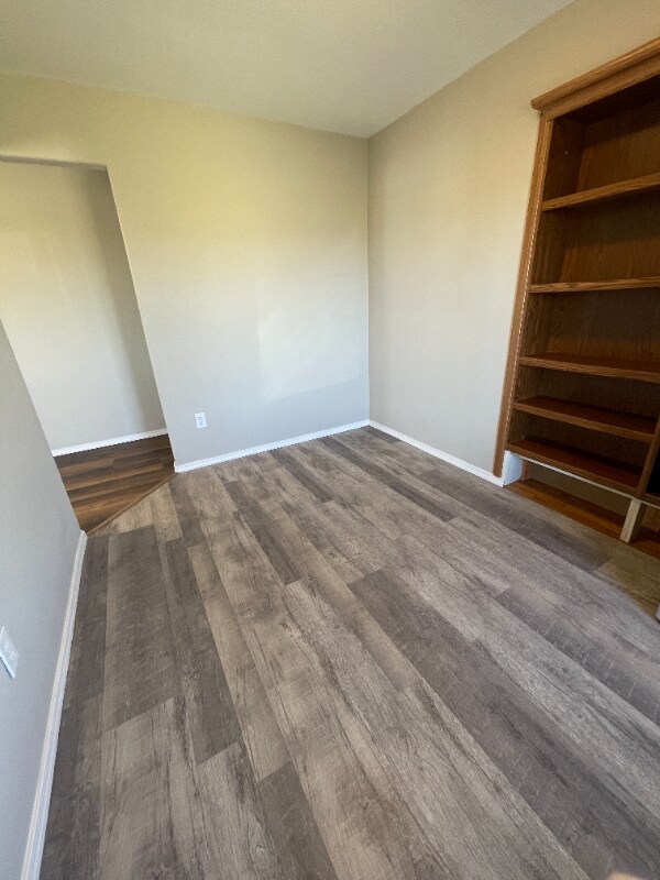 Building Photo - 2555 Valley Dr