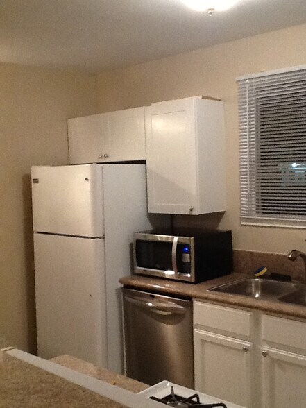 Building Photo - 536 39th W St