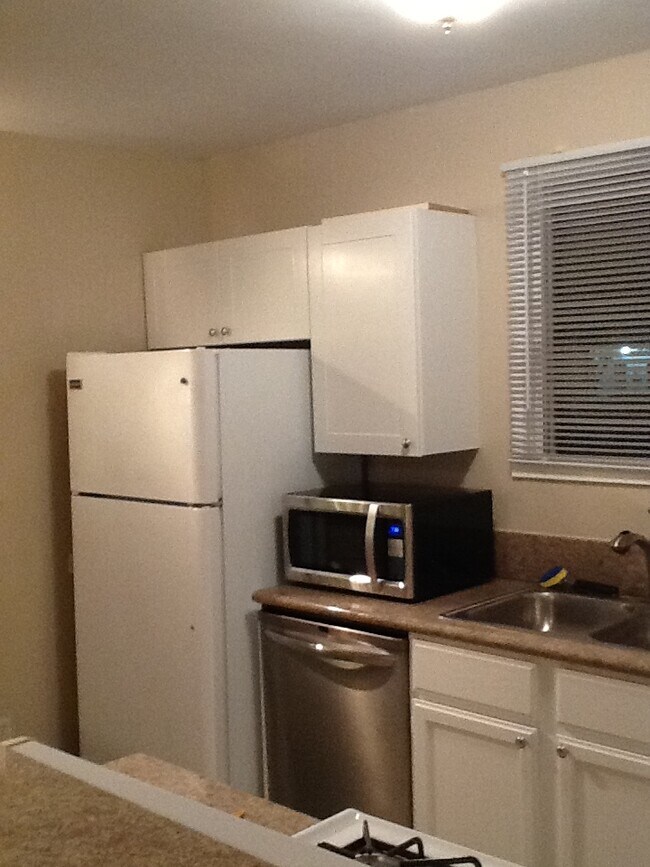 Building Photo - 536 39th W St