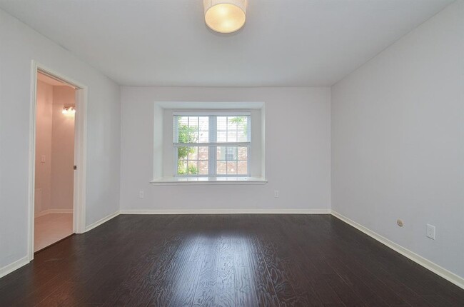 Building Photo - 1549 W Sam Houston Pkwy S