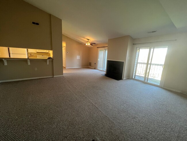 Building Photo - Lovely 2 BR/2 BA Condo in Glen Burnie!