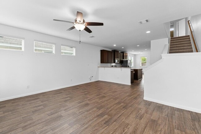 Building Photo - 213 Michaelis Dr