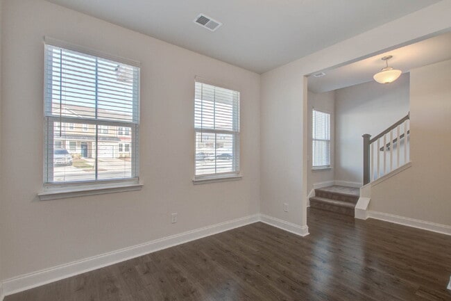 Building Photo - 7821 Montview Rd