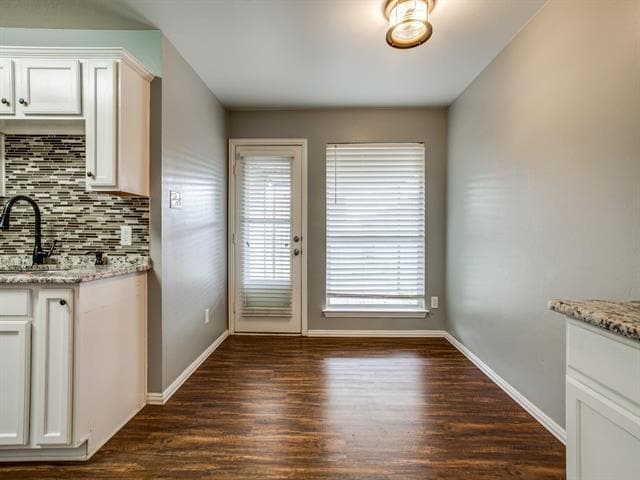 Building Photo - 129 Lipan St