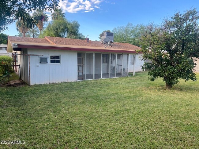 Building Photo - 1336 E Lemon St