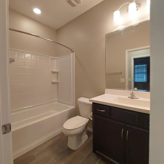 Building Photo - 1025 S 200th Ln