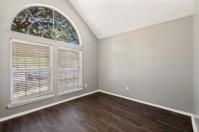 Building Photo - 521 Brazos St