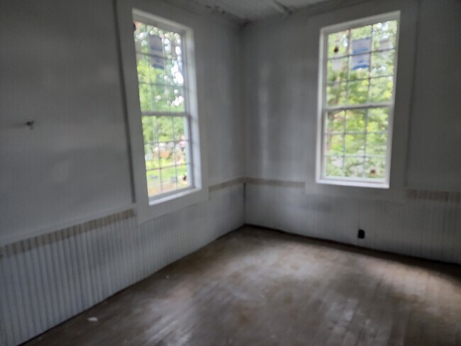 Building Photo - 712 4th Ave SE