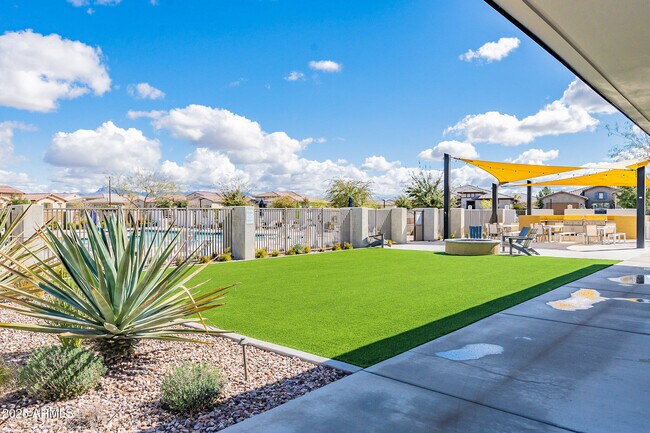 Building Photo - 9910 E Theia Dr