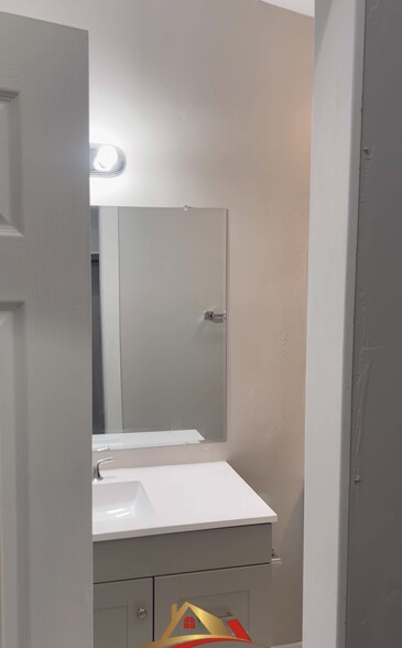 Bathroom in master bedroom - 3816 Greenwillow Ln