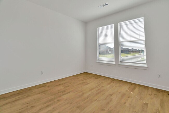 Building Photo - Brand-New 4 Bedroom in Siloam Springs! 3-C...