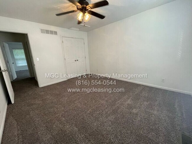 Building Photo - Everyday Comfort in Creekwood Park Townhom...