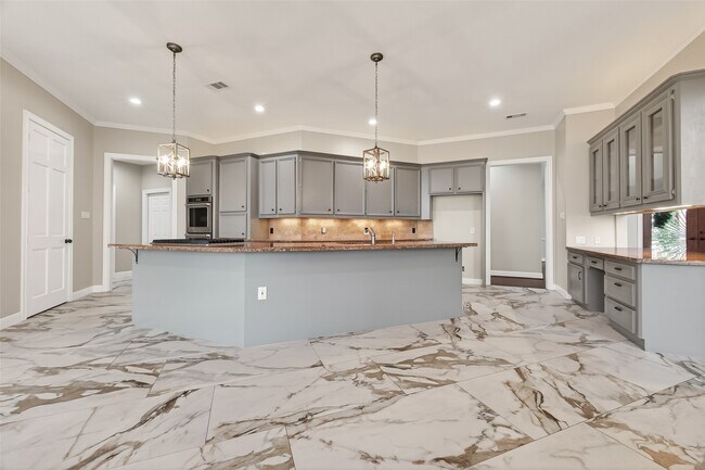 Building Photo - 4910 Waterbeck St