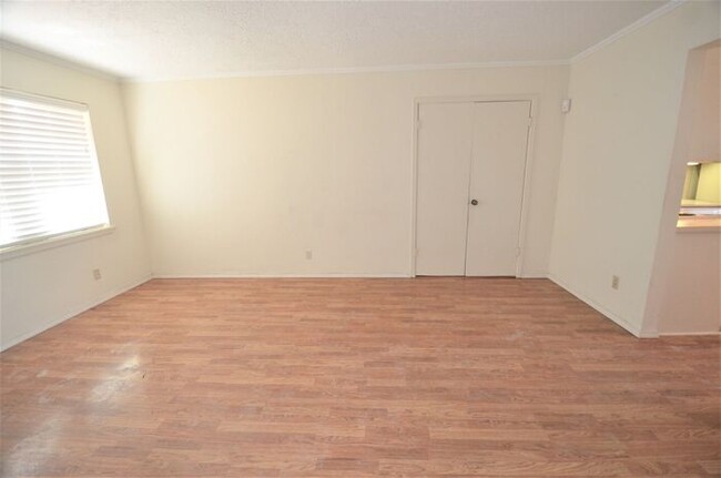 Building Photo - Tara Condos 2 Bed 1 Bath Apt NW 63rd & May...