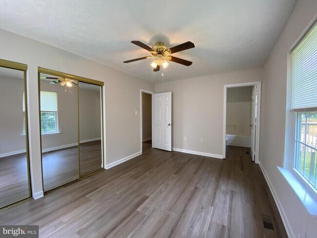 Building Photo - 4786 Calvert Dr