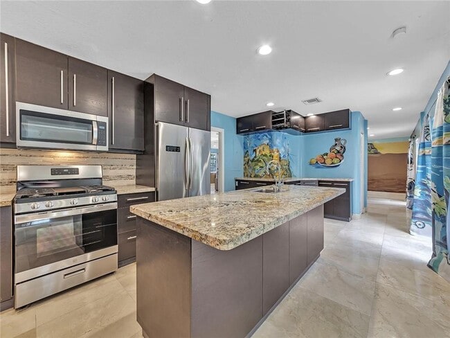 Building Photo - 851 N 11th Ave