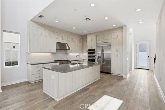 Building Photo - 141 Holliston