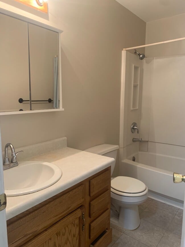 Building Photo - 606 California St