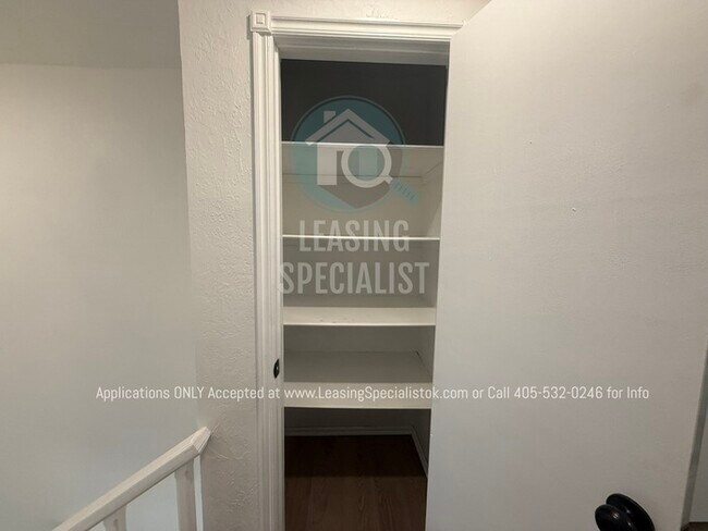 Building Photo - West Norman 2 Bed 1.5 Bath Townhouse Available for Your Immediate Move!