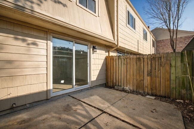 Building Photo - 7902 Grove Ridge Dr