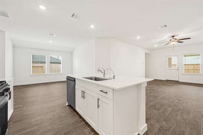 Building Photo - 1015 Blue Stone Dr