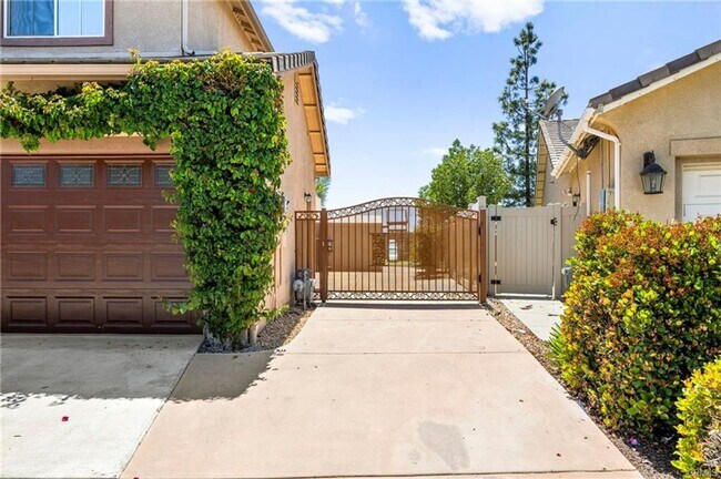 Building Photo - Gorgeous Murrieta 4 Bedroom/3 Bath Home wi...