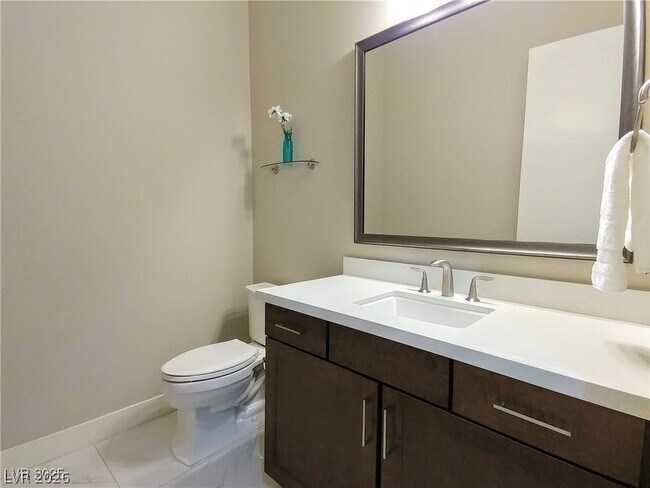 Building Photo - 2 Sugarberry Ln