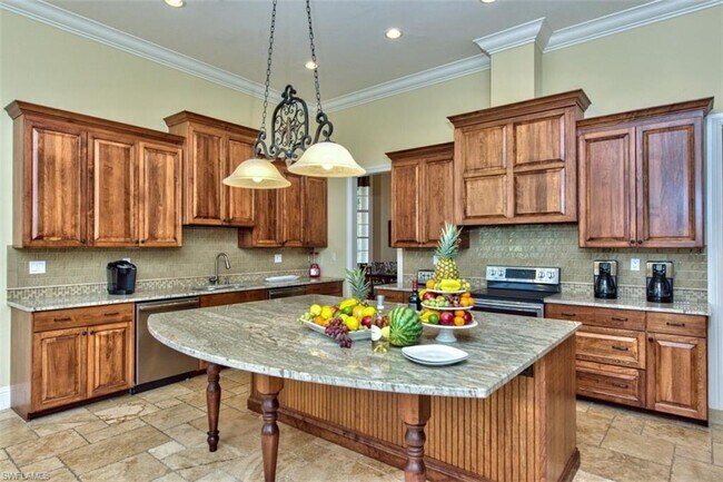 Building Photo - 2225 23rd St SW