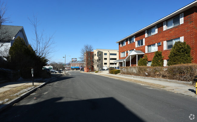 Building Photo - 52 Myrtle St