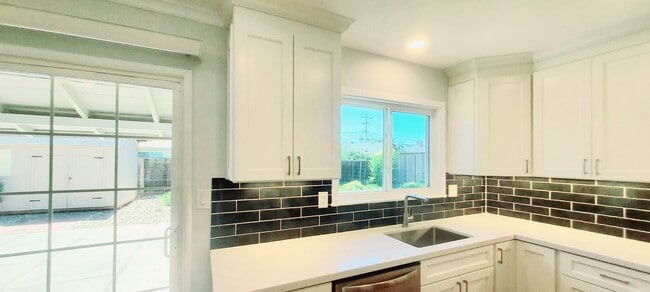 Building Photo - 1321 Evergreen Dr