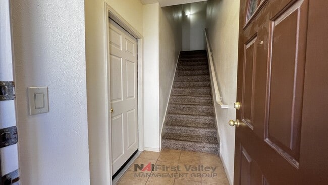 Building Photo - 3 Bedrooms, 2 Baths and a Single Car Garage