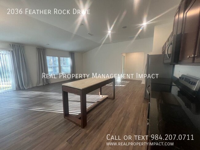 Building Photo - 2036 Feather Rock Dr