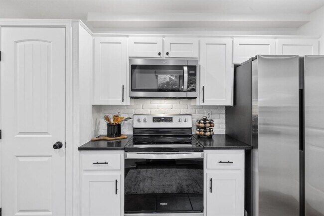 Building Photo - 8346 Summerwood Dr