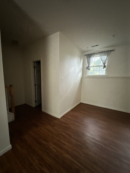 Building Photo - 420 Redland Blvd