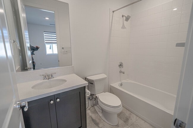 Building Photo - 5-Bedroom Home with Loft in Gated Victoria at Plum Canyon!