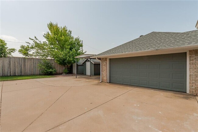 Building Photo - Luxury Living in Quail Creek!!