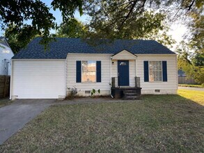 Building Photo - 3 Bed, 1 Bath, 2 Car Garage on Corner Lot in Midtown