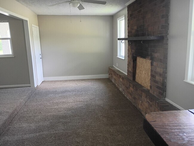 Building Photo - 1802 E 58th St