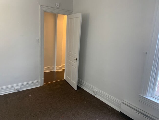 Building Photo - Downtown 1 Bedroom 2nd Floor-York City SD