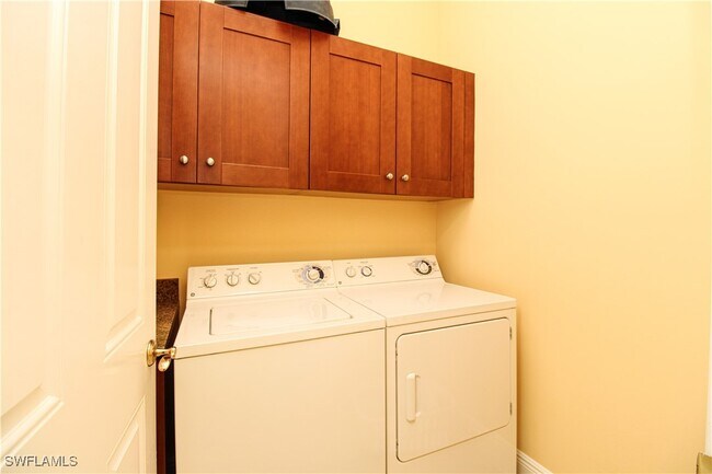Building Photo - 9224 Campanile Cir