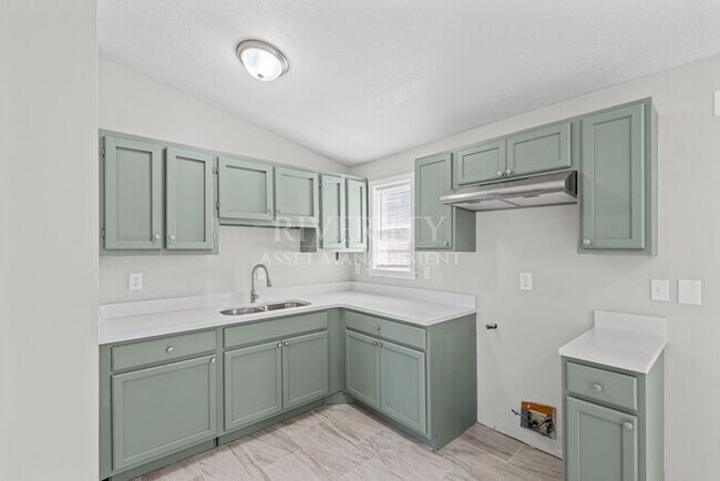 Building Photo - 5040 Colewood Ave