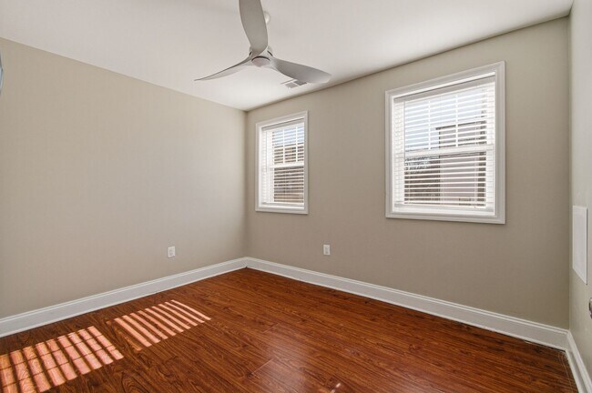 Building Photo - Congress Heights Three Bedroom W/Washer & Dryer In Unit!