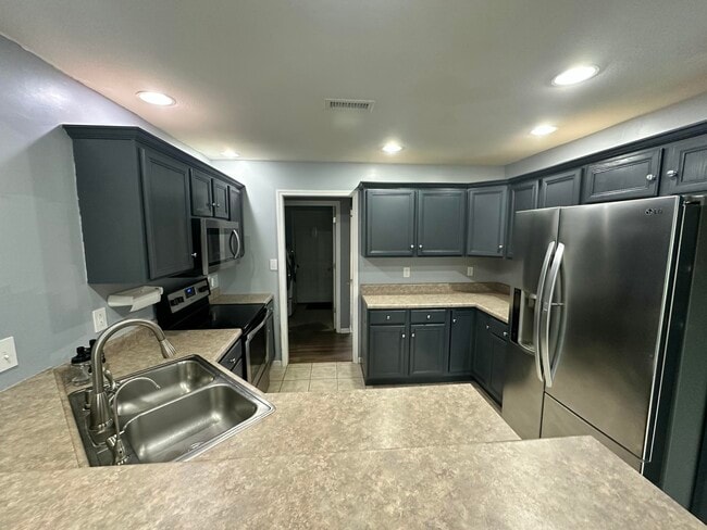 Building Photo - 305 Port Way