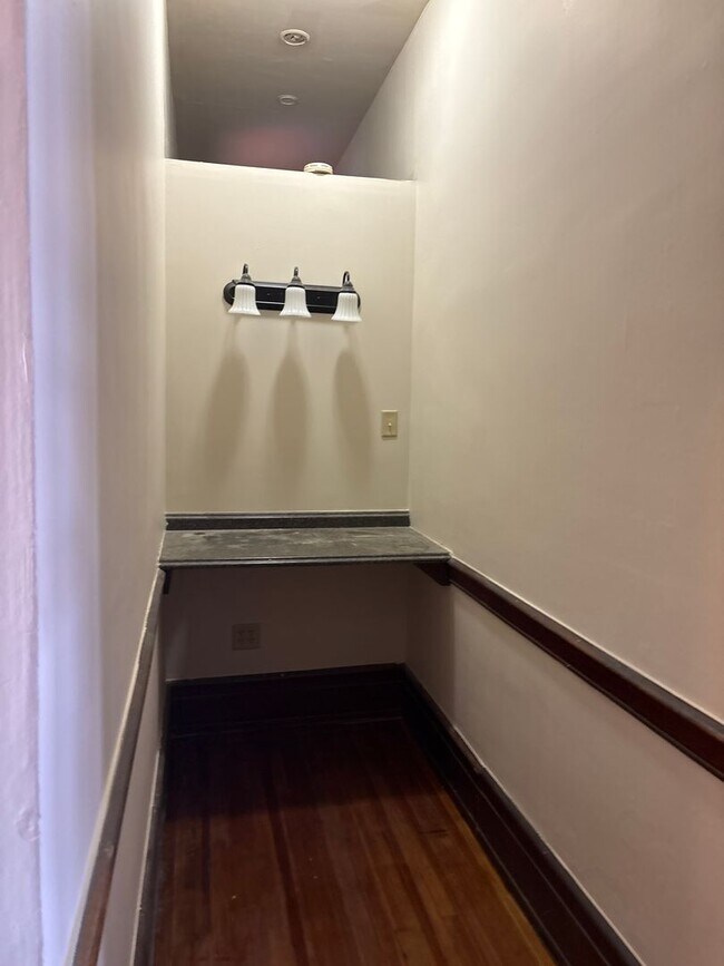 Building Photo - Modern Spacious Studio Apartment in the Rosenmiller Building in Downtown York City!