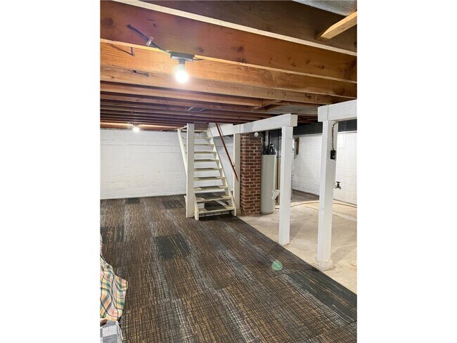 Building Photo - 320 E Main St